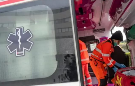 E rëndë në Itali  Nëna hidhet nga ballkoni me tre fëmijët e saj  mbijeton vetëm 6 vjeçarja