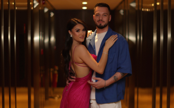 Ono dhe Greta ndajnë momente të afërta  çifti vazhdon të rrëmbejë vëmendje