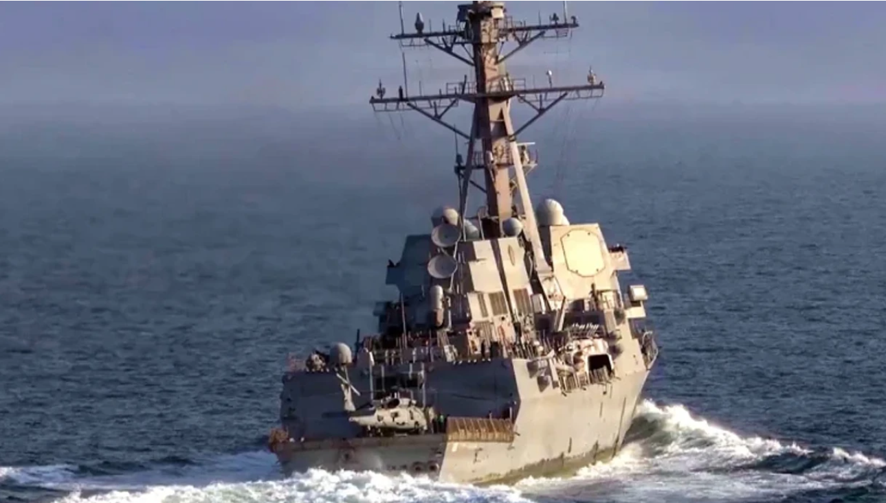 Sulmohet një anije në Ngushticën e Hormuzit