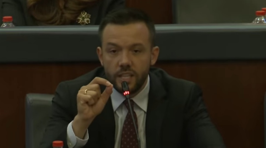 Tahiri i drejtohet VV së  Ju kanë kap të dridhurat  se e keni ni erën që po vjen Hashim Thaçi