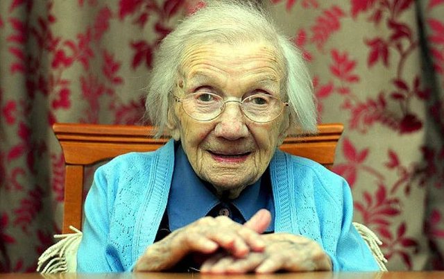 109 vjeçarja  Sekreti i jetëgjatësisë është të qëndrosh larg burrave