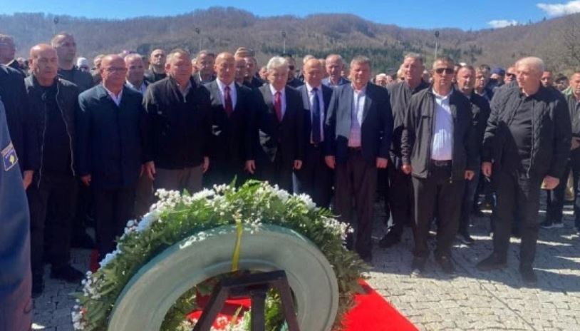 27 vjetori i Betejës së Koshares  krerë politikë bëjnë homazhe