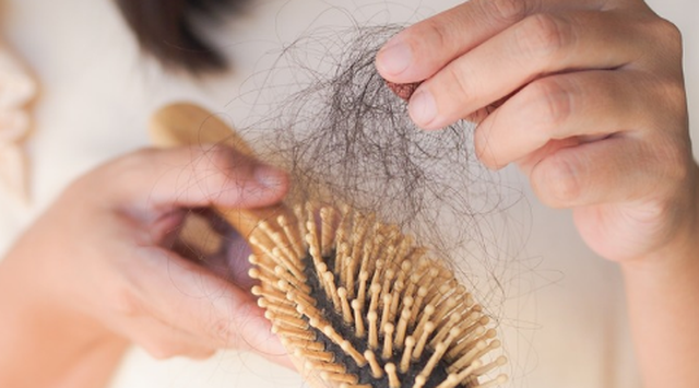 Rënia e flokëve: lidhja e fshehtë me gjëndrat mbiveshkore dhe hormonet e stresit 