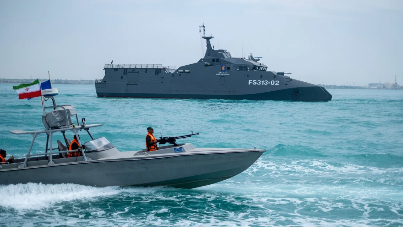 Irani kërcënon të sulmojë anijen ushtarake amerikane nëse ajo kalon Ngushticën e Hormuzit