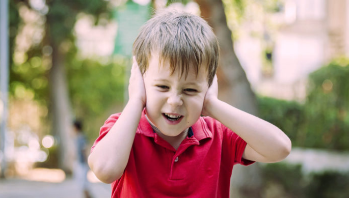 Shenjat e para të autizmit tek fëmijët  ekspertët bëjnë thirrje për kujdes të hershëm