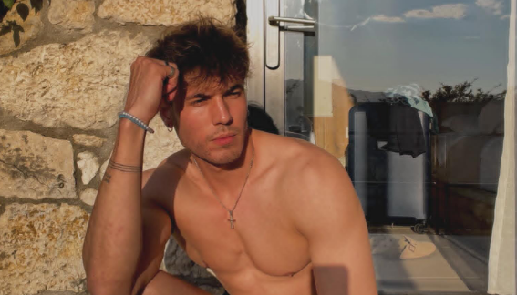 Klodi i  vë flakën  rrjetit me poza provokuese nga pushimet