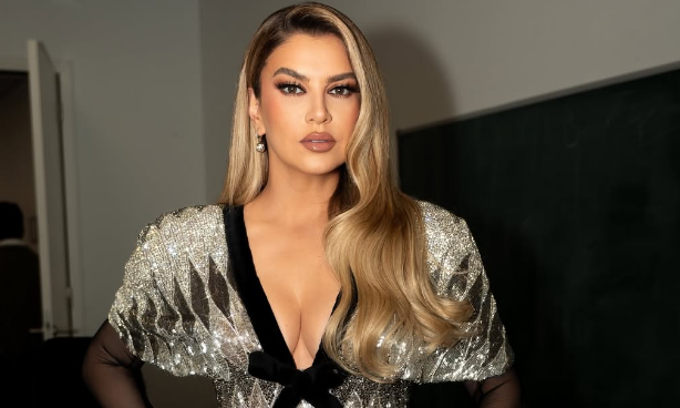 Leonora e pranon  Një pjesë të zemrës e kam tek ti  