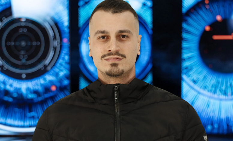 Jo me Brikenën  me këtë femër po qëndron Mateo sonte