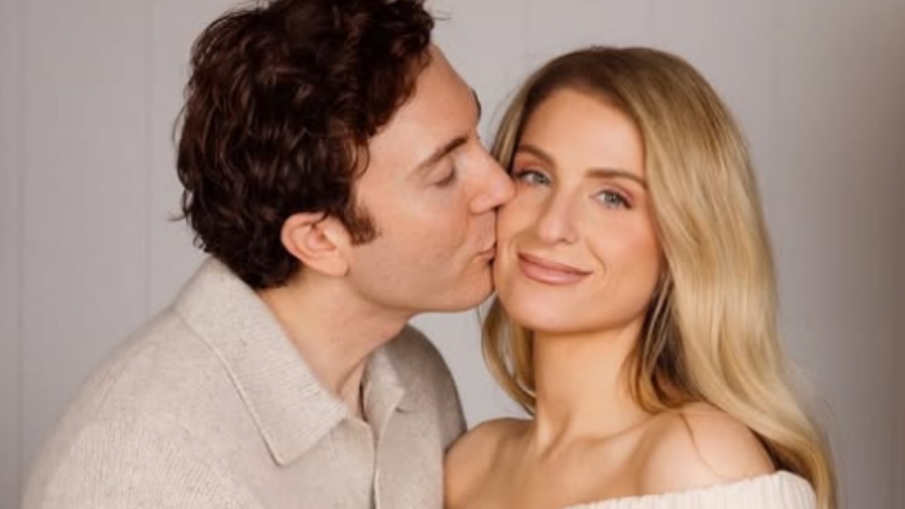  Qaja çdo natë    U kritikua për lindjen e vajzës me nënë zëvendësuese  këngëtarja rrëfen momentet e vështira