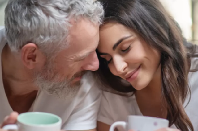 dashuria-apo-mosha-studimi-qe-po-trondit-ciftet-me-diference-te-madhe