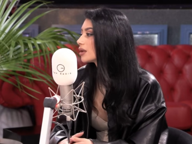 A është Brikena nusja ideale për mamin  Motra e Mateos zbulon si e pritën puthjen  Nuk mendoj se ka qenë 