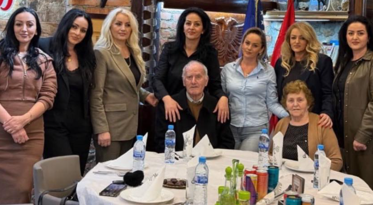 Si po e përballojnë humbjen e babait Motrat Mustafa 