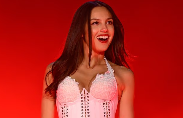 Olivia Rodrigo shokëron New York-un me fustan transparent: "Kjo është revolucion në modë!"
