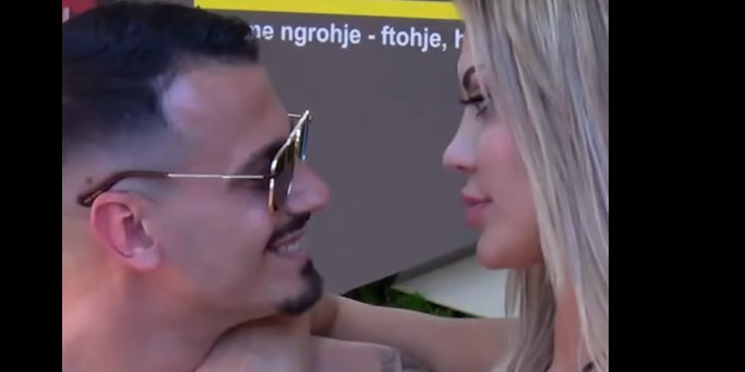  Ta hëngsha buzën    Mateo dhe Brikena shijojnë momentete së bashku