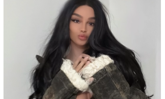 Vildane Zeneli  trazon  rrjetin  gjen një mënyrë interesante ta mbuloj gjoksin