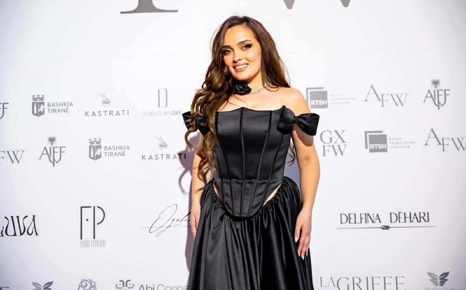 Delfina Dehari prezanton koleksionin "Rrënjët": Trashëgimia shqiptare në modën e ardhshme me dizajn futurist 