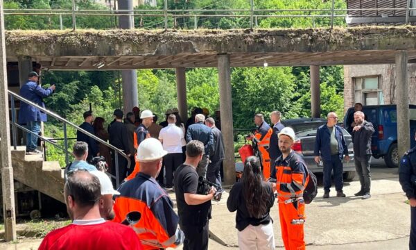Zhbllokohen 18 minatorët e ngujuar në  Trepçë   dalin nga miniera