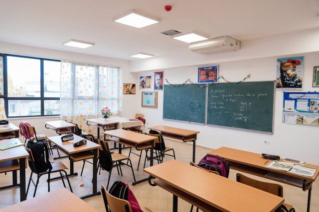 Punëtorët teknikë të shkollave në Prishtinë nga nesër në grevë  shkak pagat