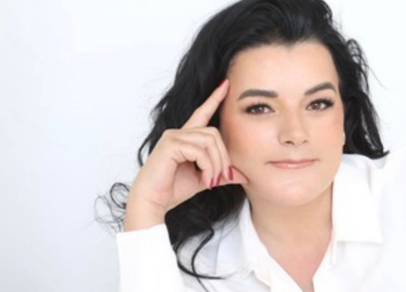 Vasfije Krasniqi-Goodman kthehet në vendin e dhunës: "Doja të hyja në dhomën ku ndodhi krimi, por s’munda" 