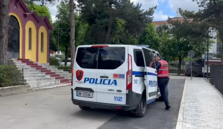 Ngacmoi seksualisht 21 vjeçaren    arrest në shtëpi  për mjekun Nikolla Nunka