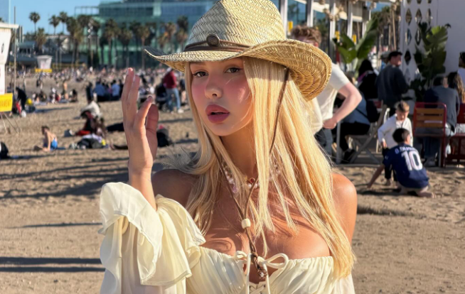 Aurela Hoxha trondit pushuesit me paraqitjen në bikini