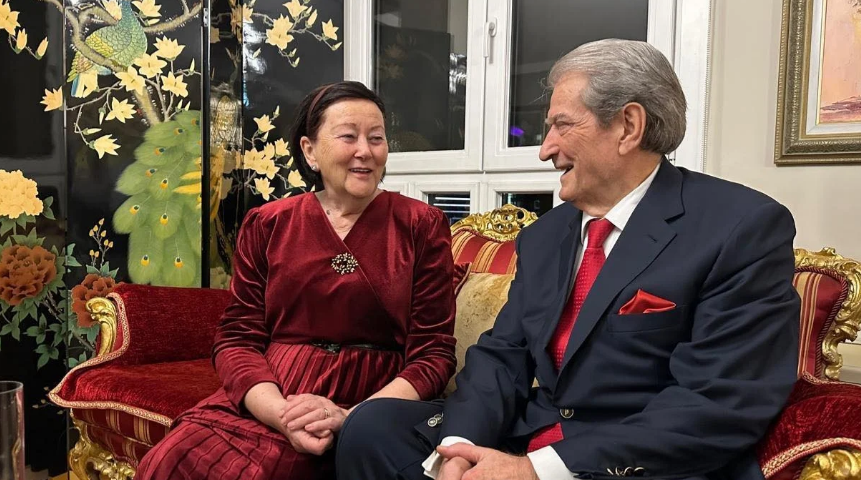 Berisha uron Kurban Bajramin krah bashkëshortes  Zoti ta kthejë çdo sakrificë në mbarësi e gëzim