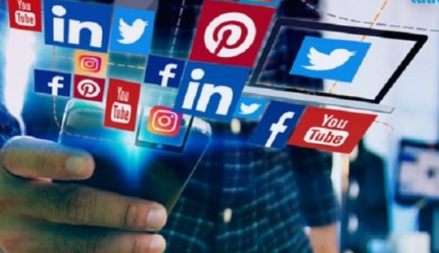Mediat sociale si rrezik shëndetësor për të rinjtë: krahasim me pirjen e duhanit në Mbretërinë e Bashkuar 