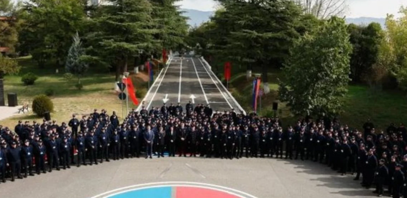 E rëndë në Akademinë e Policisë  helmohen 56 studentë   dy prej tyre u shtruan në spital  dyshohet se ndodhi nga ushqimi