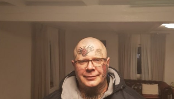 Dashuria e madhe për shqiptarët  gjermani bën shqiponjën tatuazh në kokë