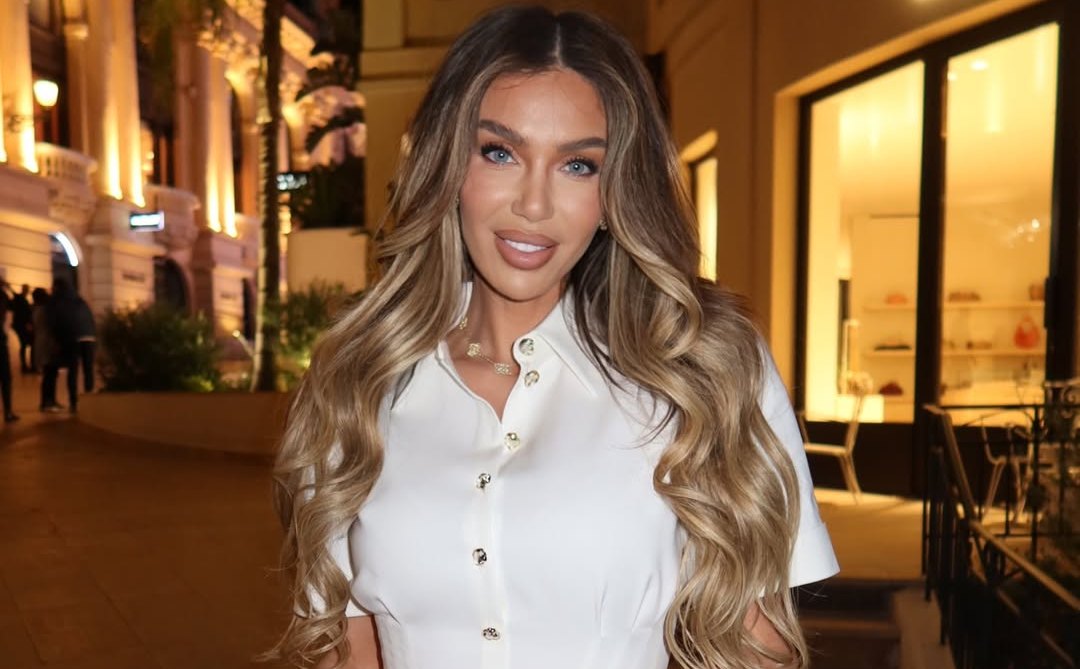 Adelina Tahiri shfaqet me look të rrezatuar: Linjat trupore që bëjnë bujë
