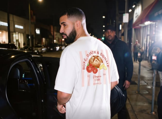Dashuria e Drake për shqiptarët  bluza e tij flet shumë