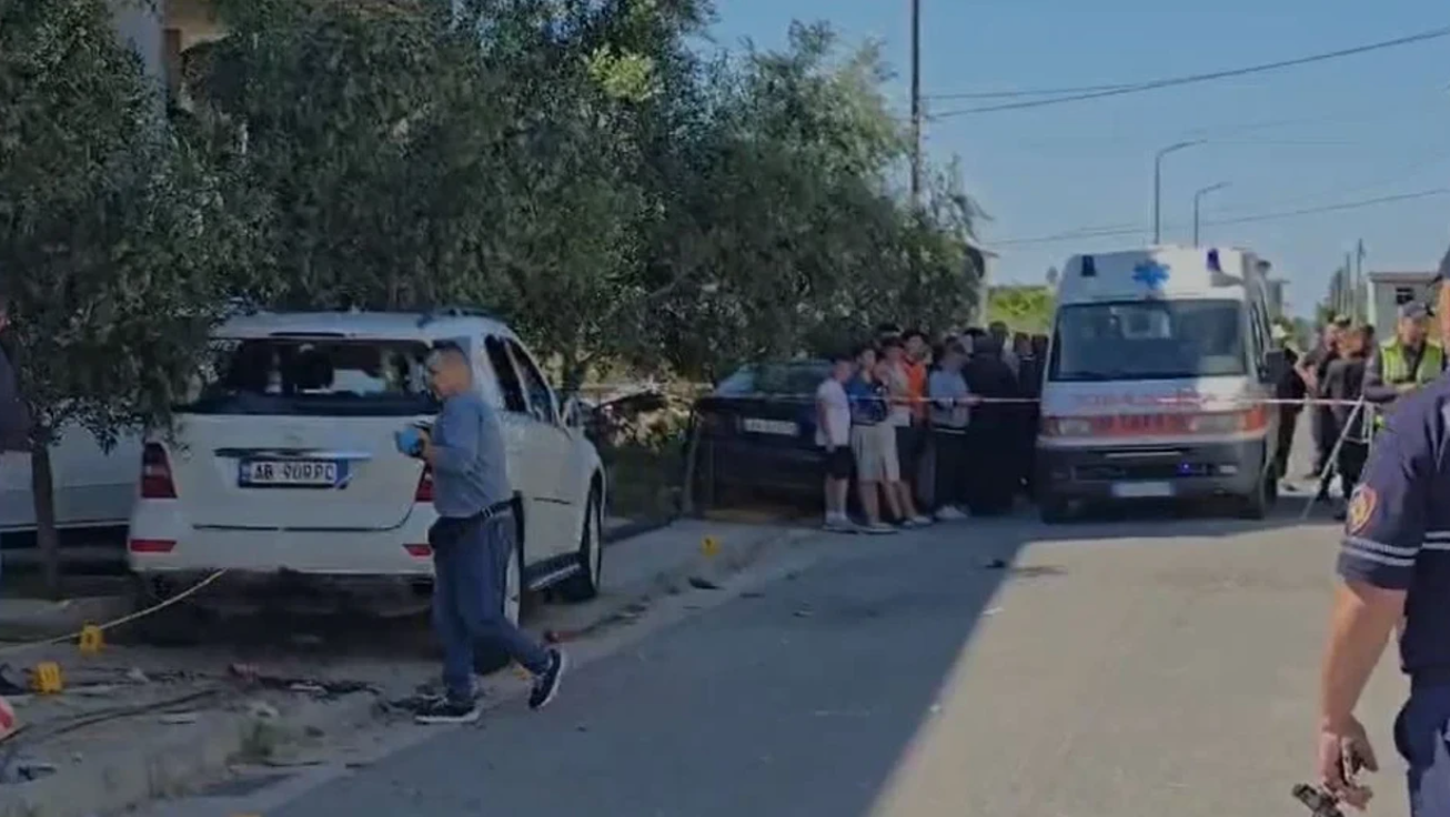 Tragjedi në Durrës  vetura përplas tre fëmijë derisa po luanin në trotuar   dy humbin jetën