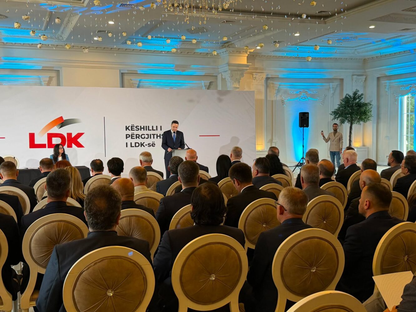 Abdixhiku propozon Vjosa Osmanin bartëse të listës së LDK së dhe kandidate për presidente
