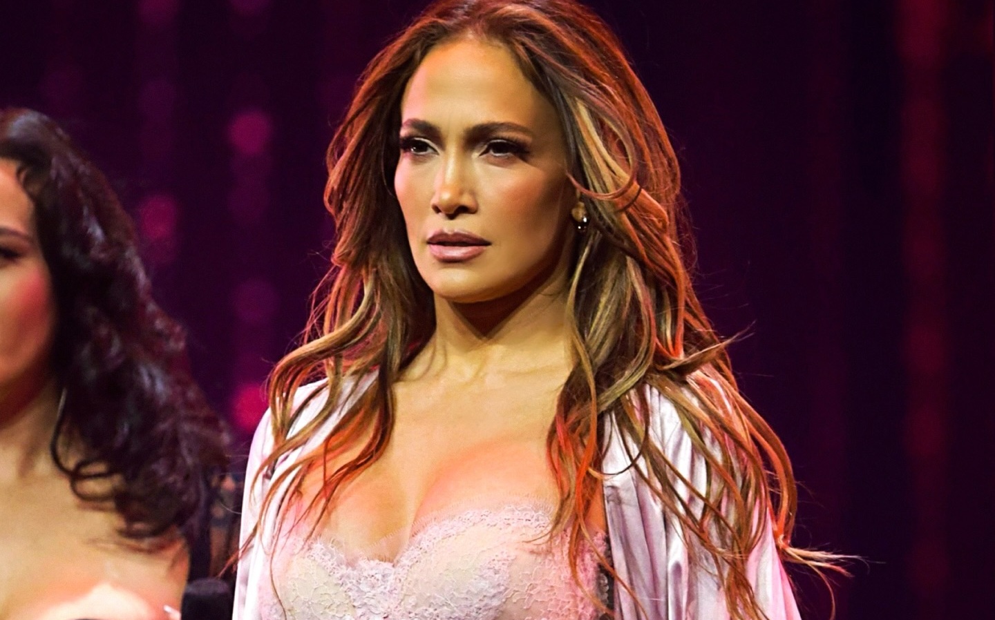 e-gjithe-vemendja-tek-ajo-jennifer-lopez-cmend-fansat-me-fotot-me-bikini