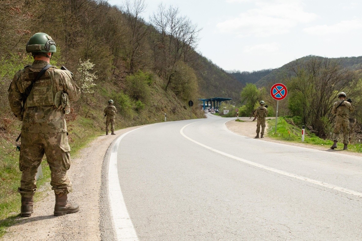 KFOR i turk patrullon përgjatë vijës administrative kufitare