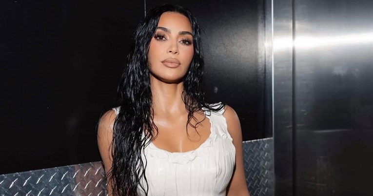 Kim Kardashian  Marr 35 suplemente në ditë