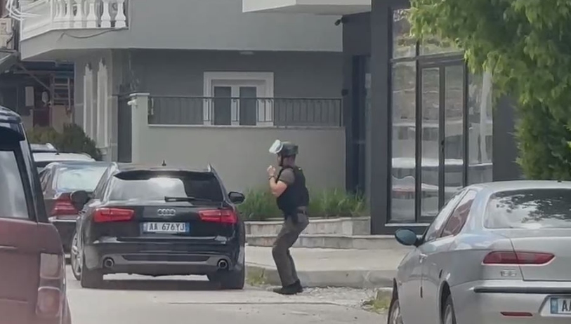 Dyshime për eksploviz në një automjet në Korçë  policia  blindon  zonën