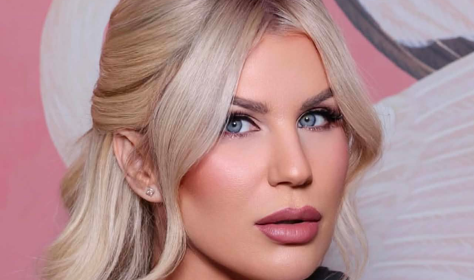 Lori bën sfilatë rrugëve të Çikagos  kalimtarët befasohen nga veshja