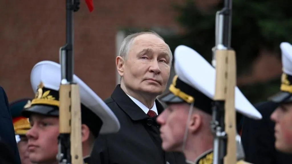 Putin sulmon NATO n në paradën e reduktuar të Ditës së Fitores