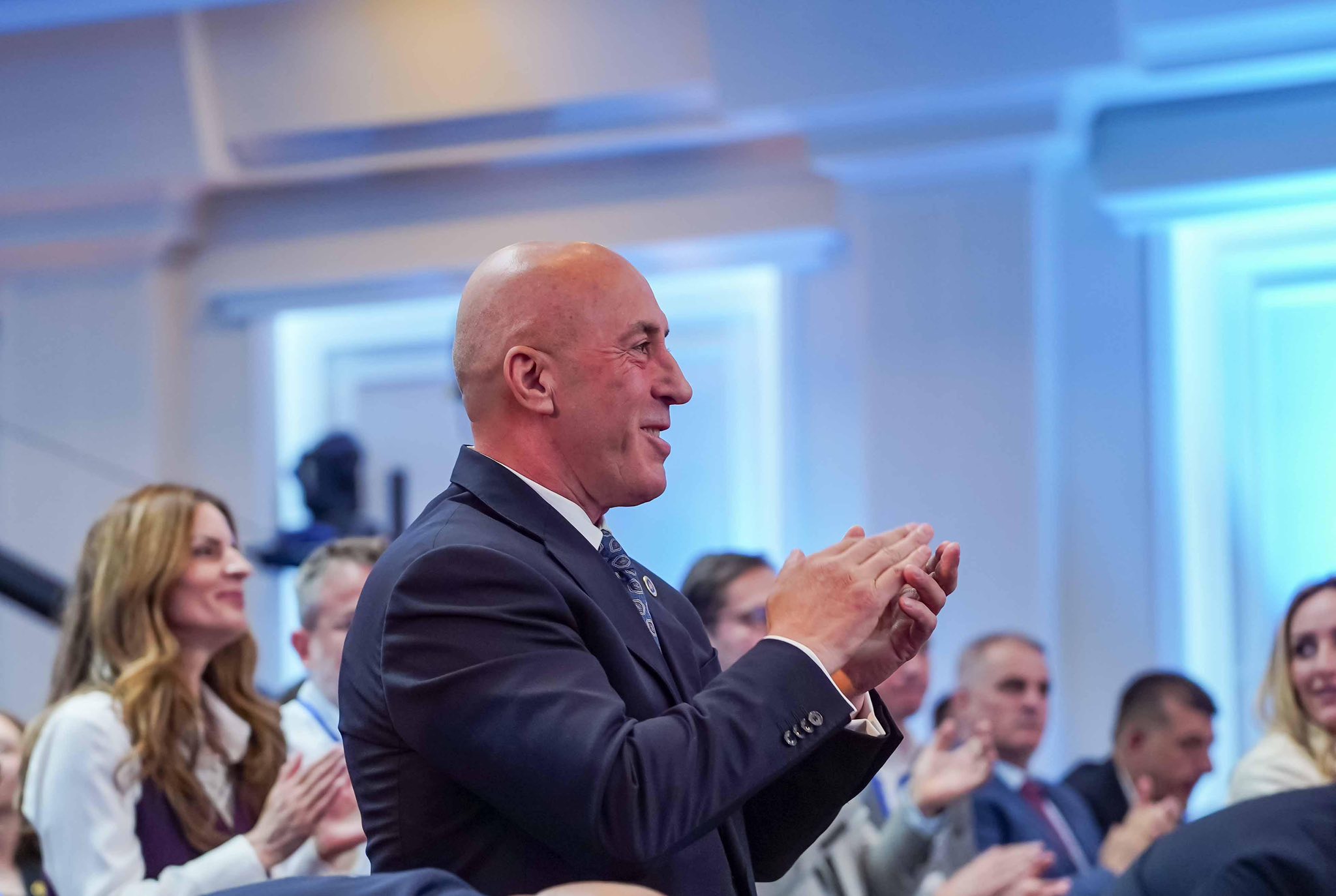 Aleanca zgjedh Ardian Gjinin kryetar të ri  Haradinaj emërohet Kryetar Nderi