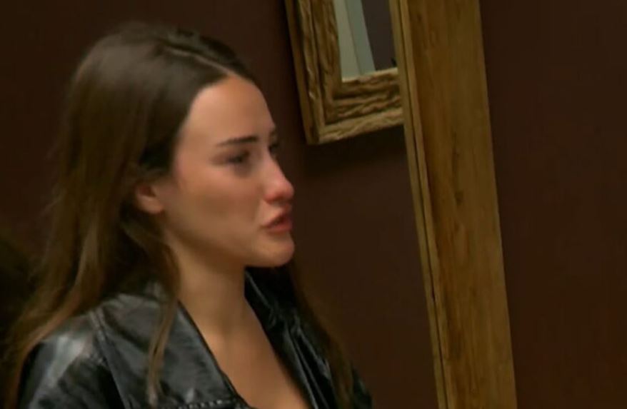  Mos guxoni    Vanesa shpërthen në lot pas pyetjeve të Henrit