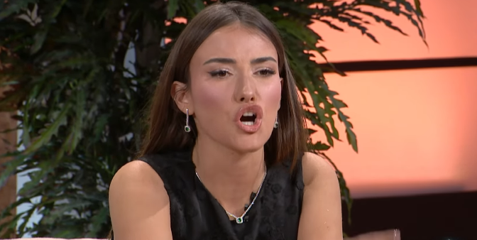 Puthi në buzë vëllaun  ja çfarë thotë Vanesa