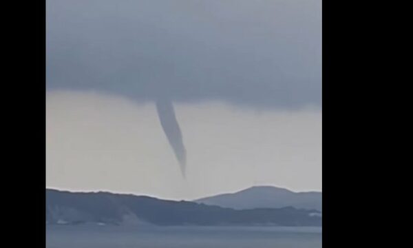 Tornado pranë bregdetit të Ksamilit