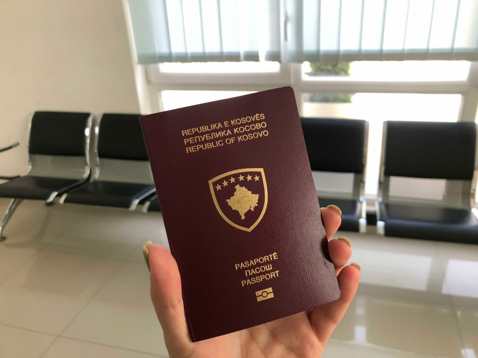 66 persona kanë hequr dorë nga shtetësia e Kosovës gjatë prillit: arsyet dhe pasojat 