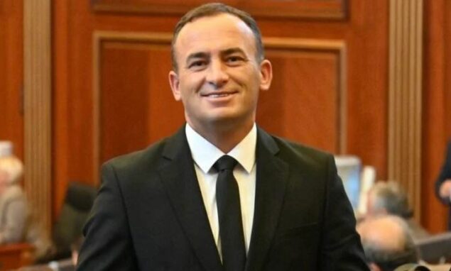 Kryetari i Obiliqit   Prej 1 qershorit qytetarët nuk i detyrohen kompanisë për mbeturinat