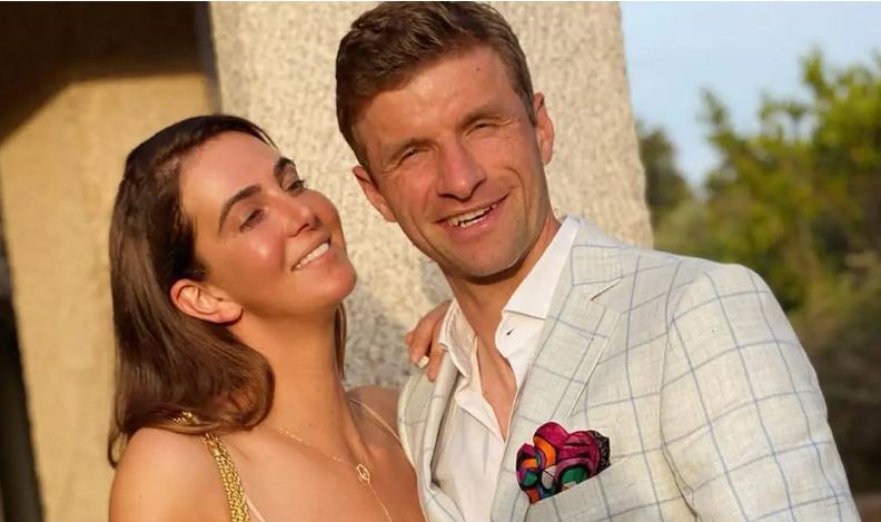 thomas-muller-ndahet-nga-gruaja-pas-20-vjetesh