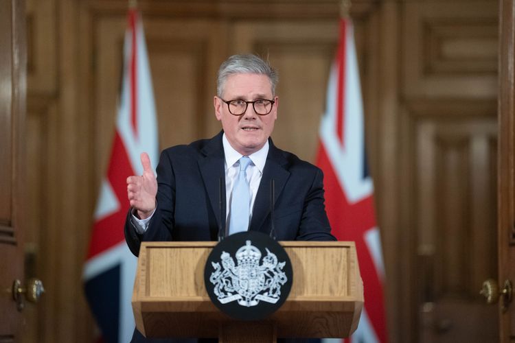 Britania ndalon rrjetet sociale për fëmijët nën 16 vjeç