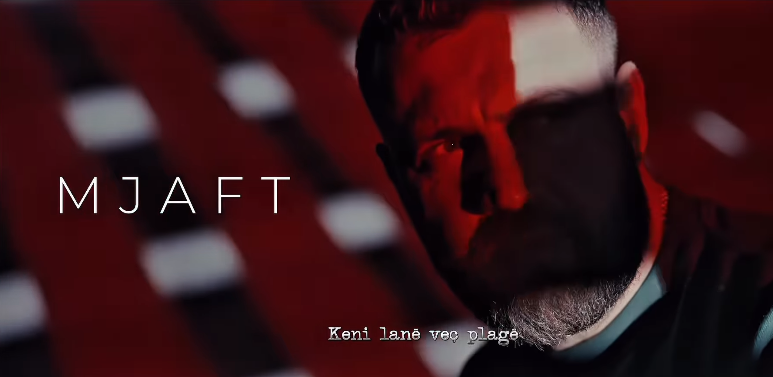 Revolta e artistëve  Luizi me këngë për protesta