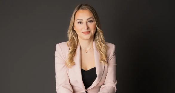 Emine Fejzullahu: Si Emi Beauty po revolucionon tregun e bukurisë në Zvicër 