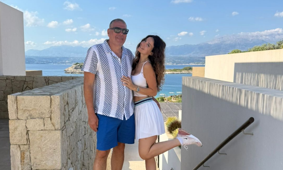Erolldi publikon foto romantike me Diolën nga Greqia   Mos e bëni për Rolex in  